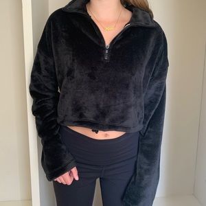 Cropped Black Fleece